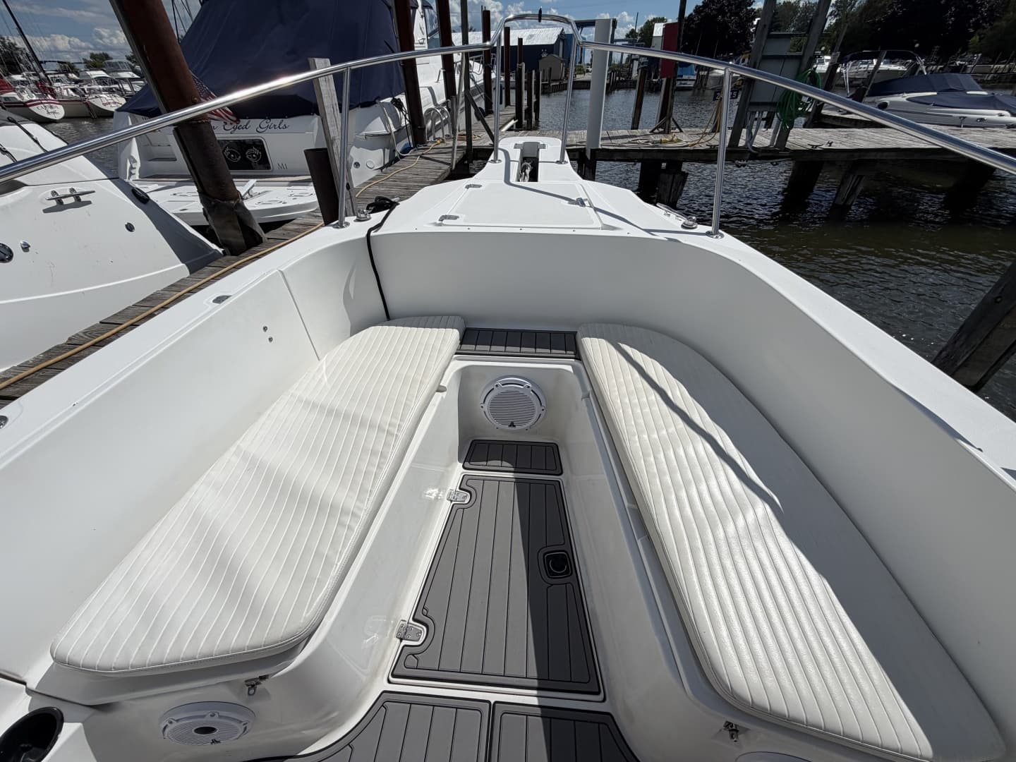 1999 Boston Whaler 26 Outrage