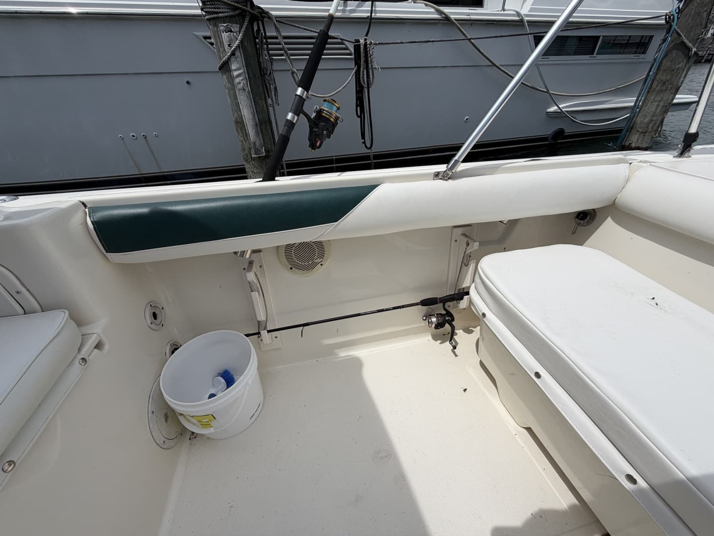 1995 Pursuit 2460 Denali