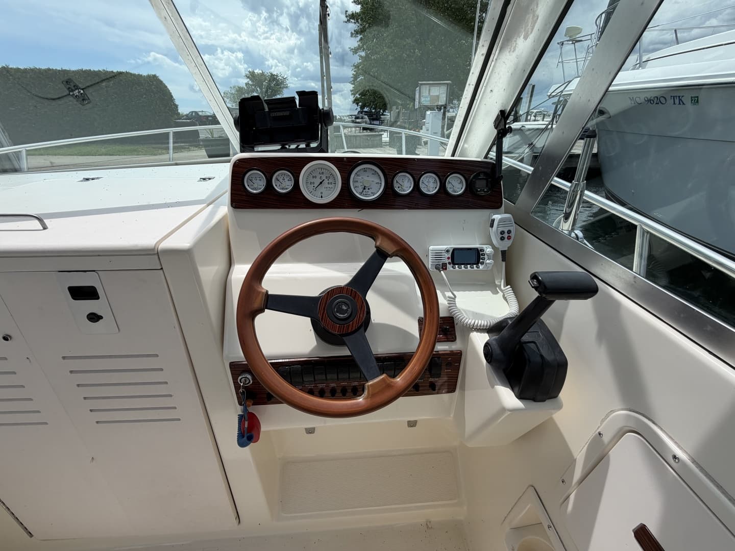 1995 Pursuit 2460 Denali