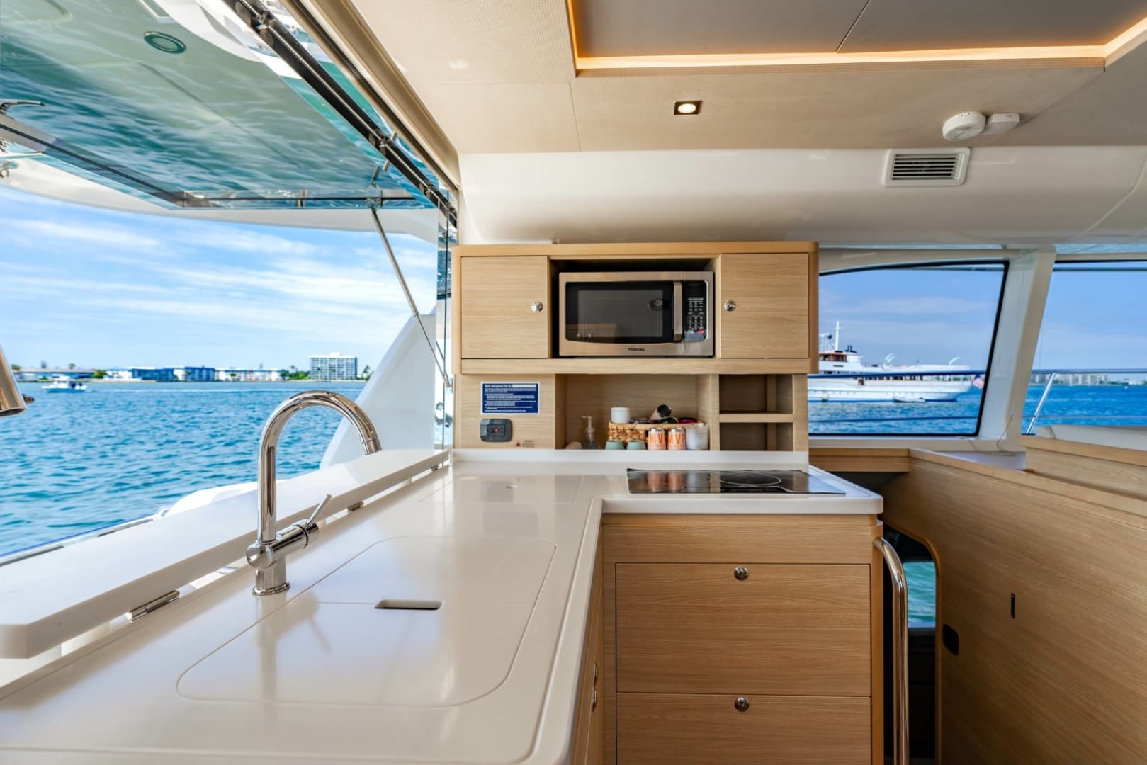 2024 Aquila 44 Yacht