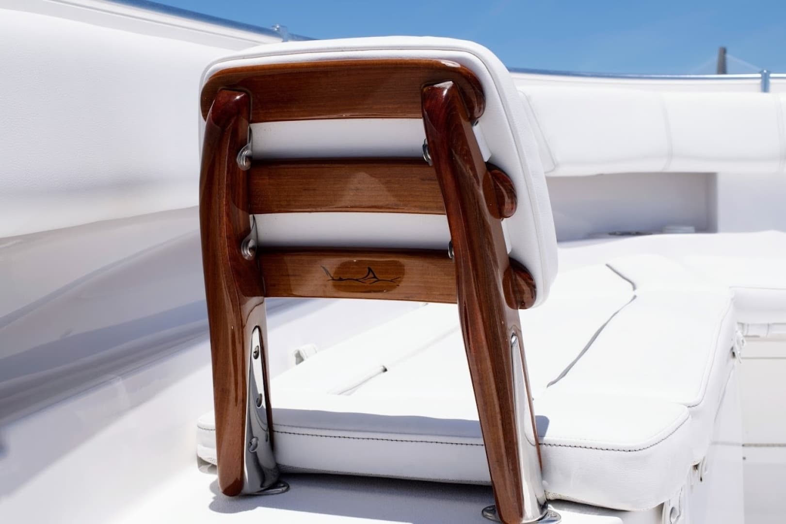 2022 Sportsman Open 352 - Helm Seating