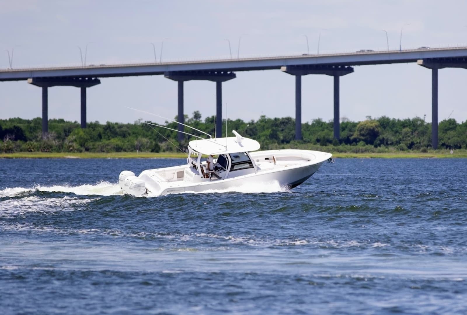 2022 Sportsman Open 352 - Exterior Profile