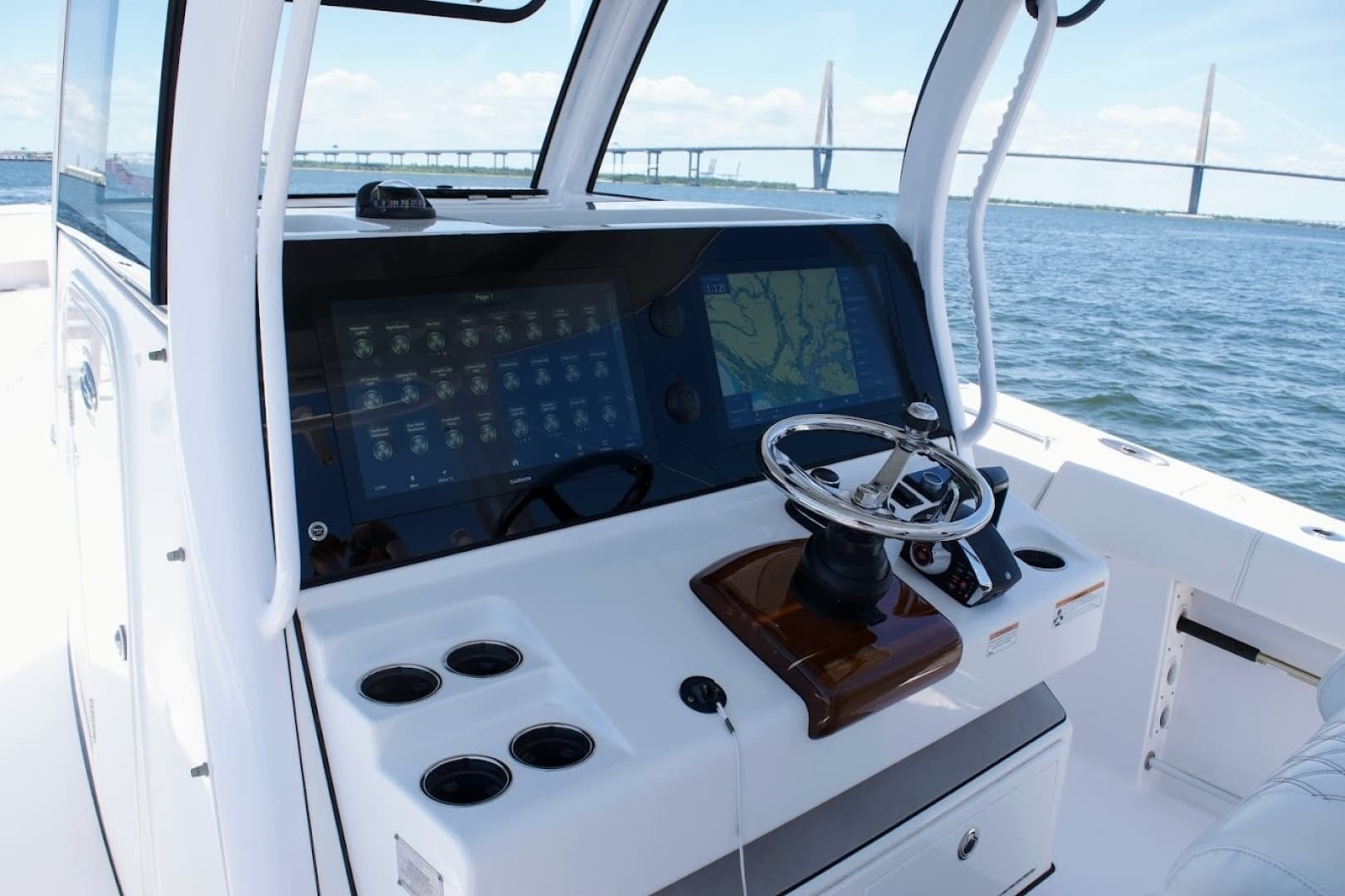 2022 Sportsman Open 352 - Helm Station