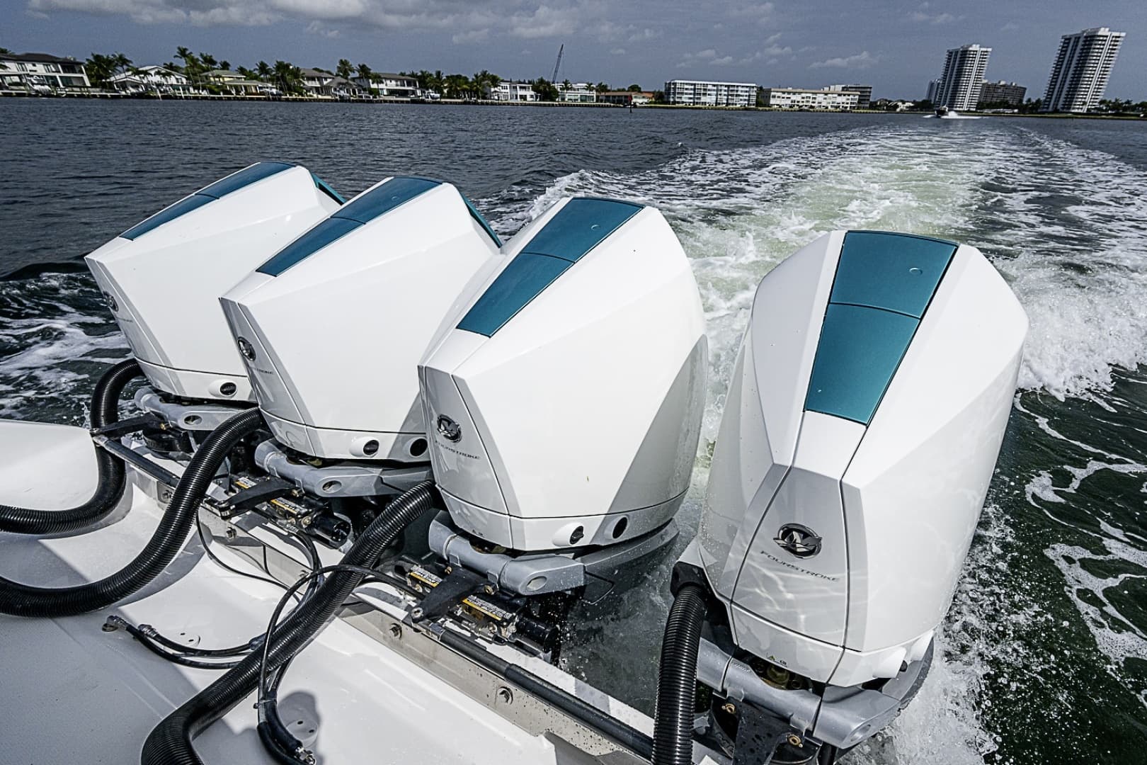 2020 Bahama Center Console