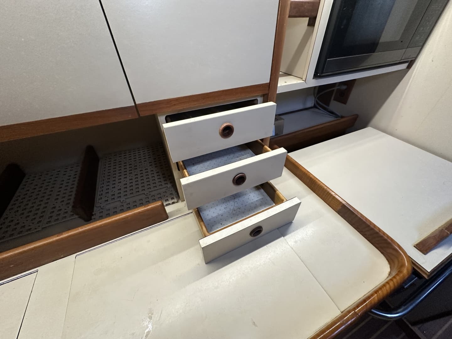 1985 Endeavour 42 CC