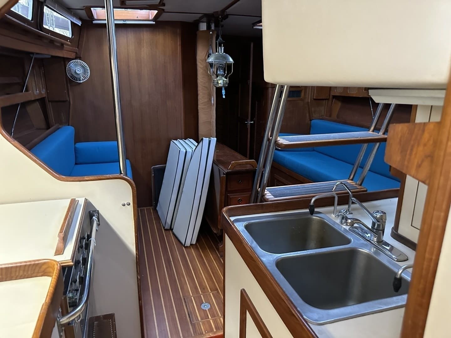 1985 Endeavour 42 CC