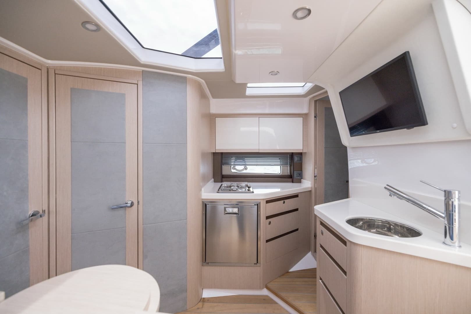 2027 Focus Motor Yachts Power