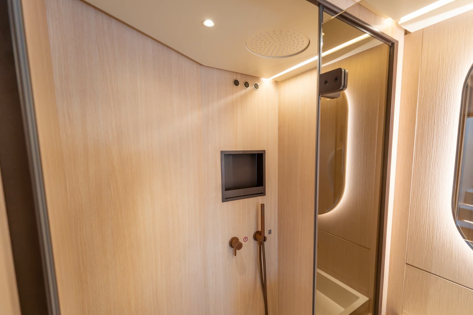 2025 Azimut Seadeck 6
