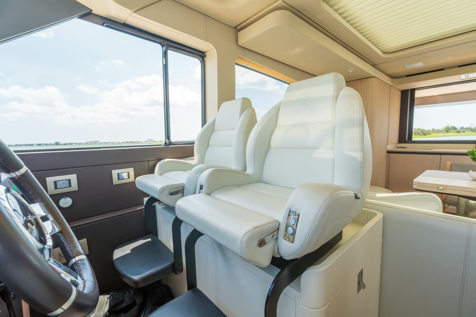 2025 Azimut Seadeck 6