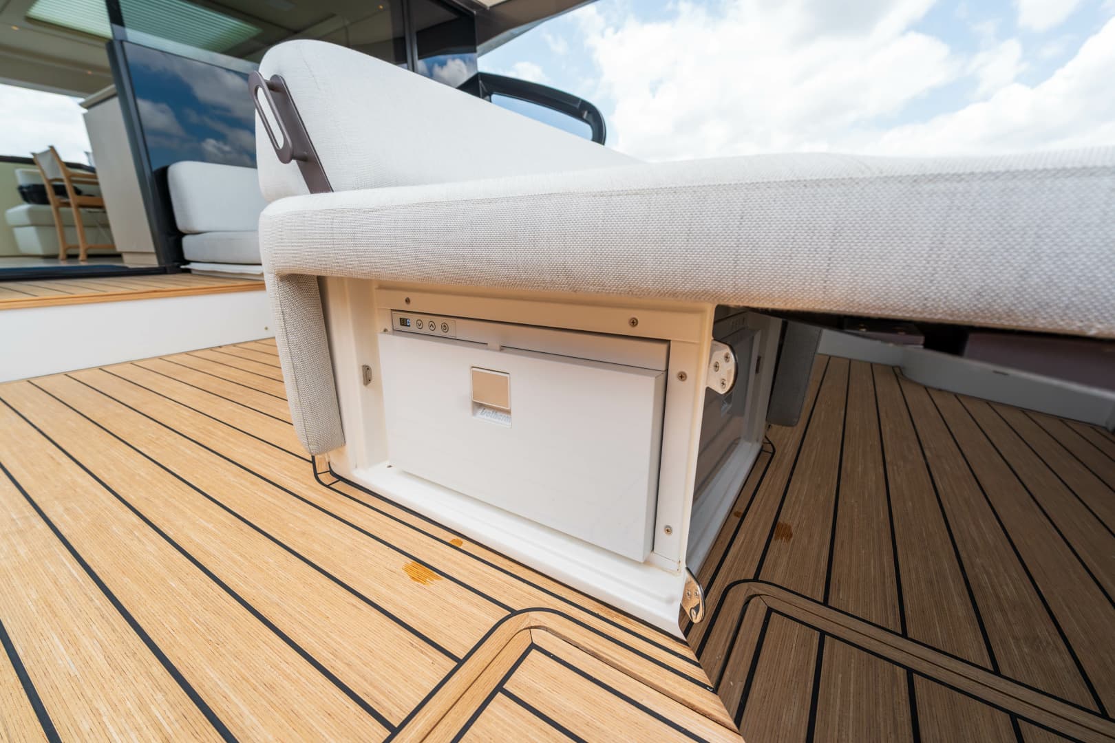 2025 Azimut Seadeck 6