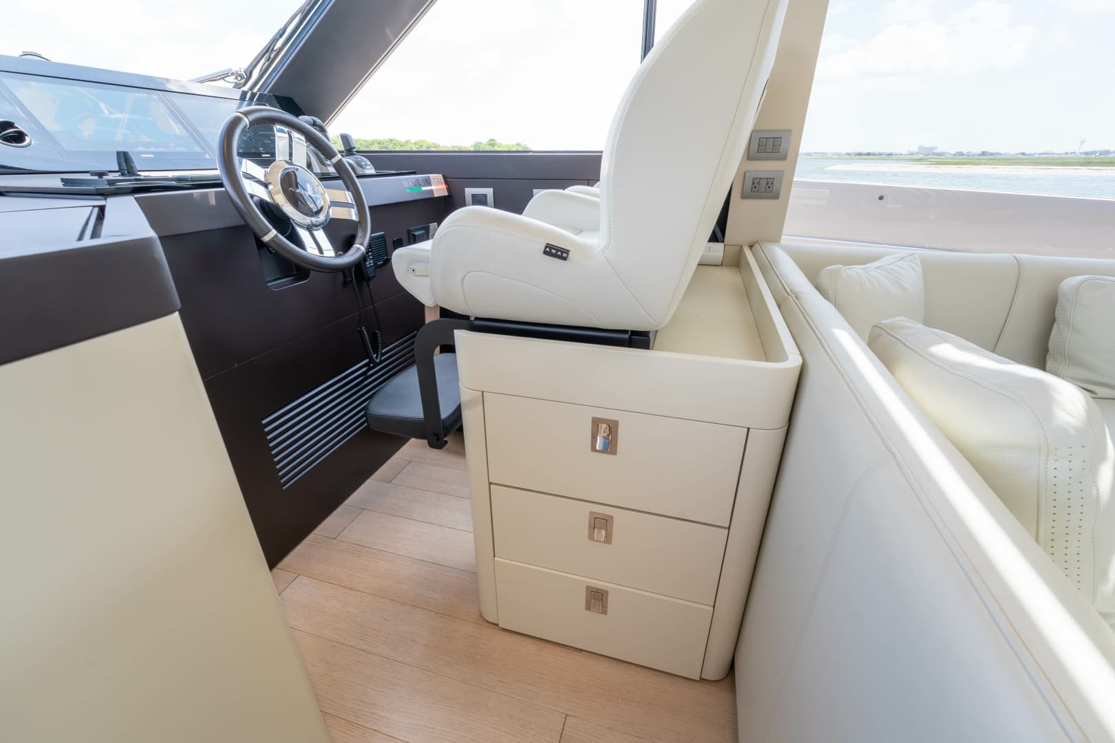 2025 Azimut Seadeck 6