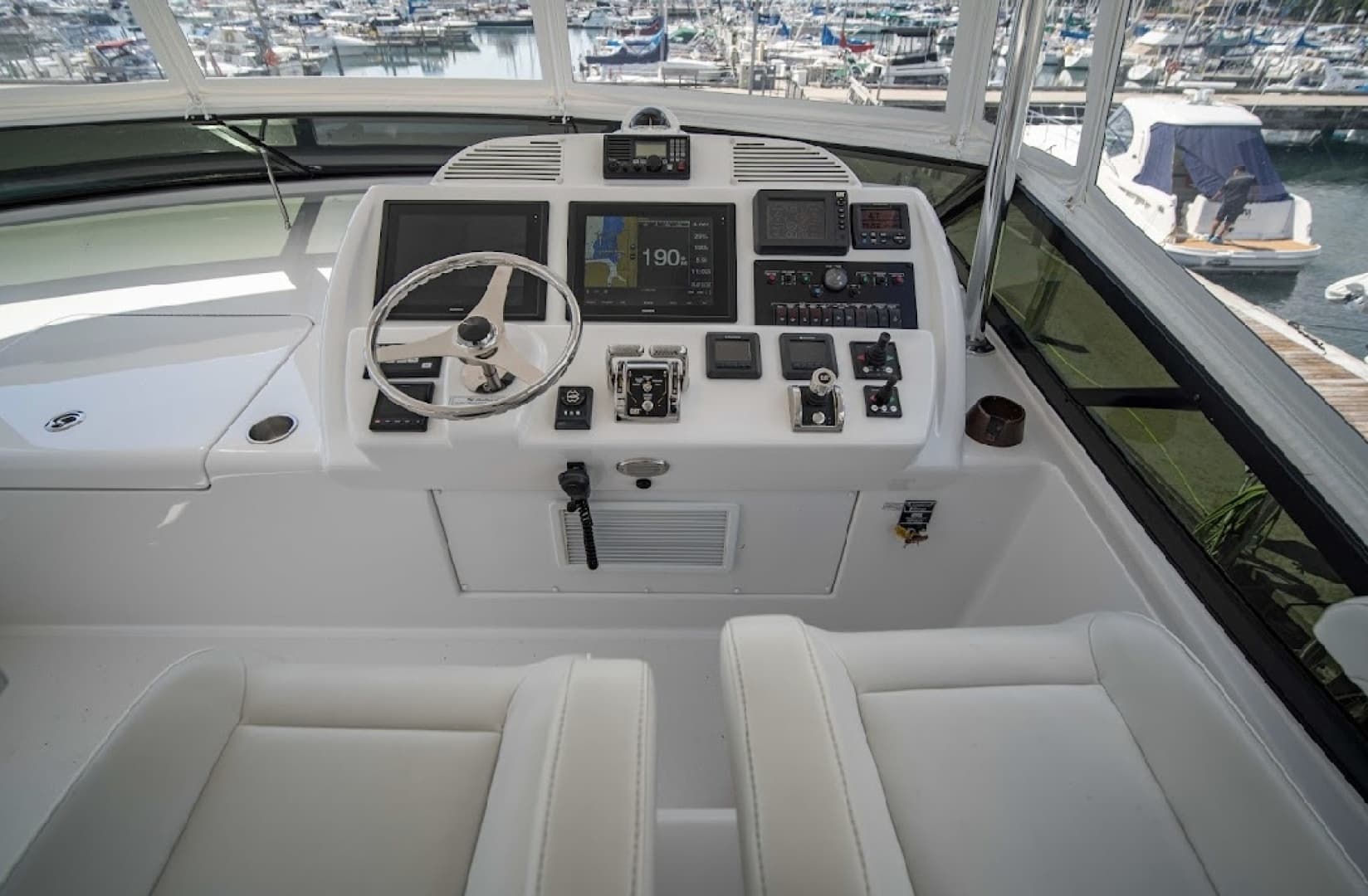 Hatteras 60 OVATION - Helm