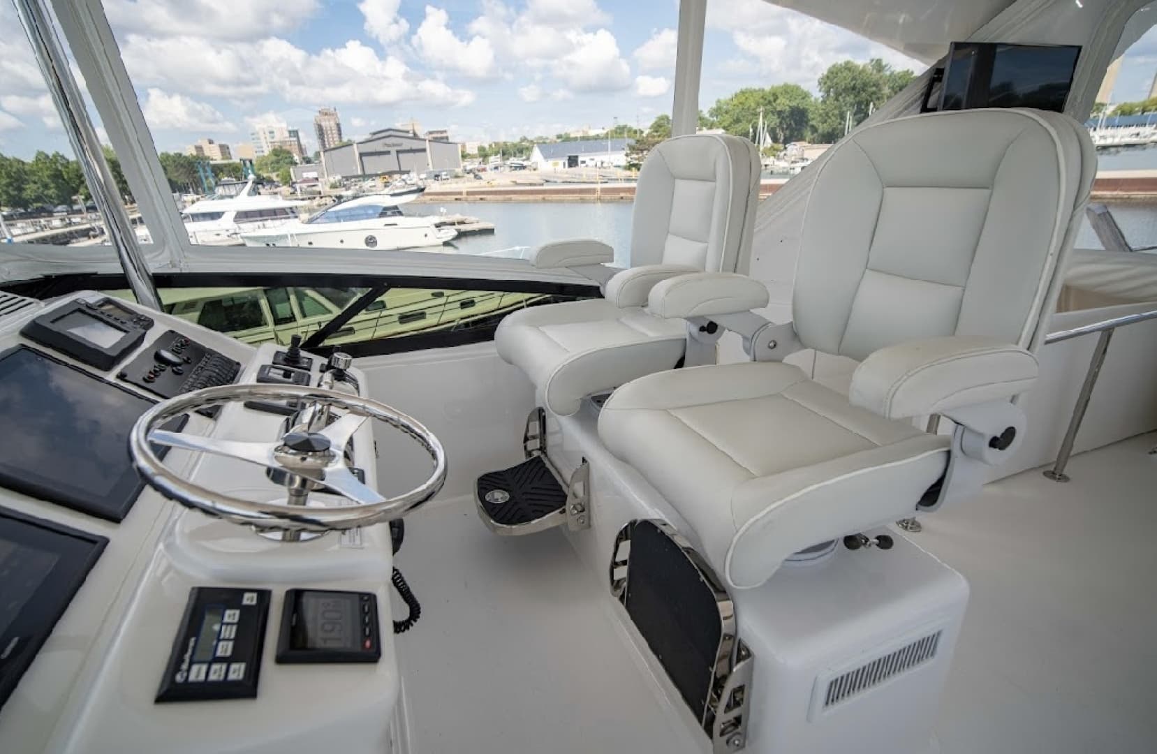 Hatteras 60 OVATION - Helm