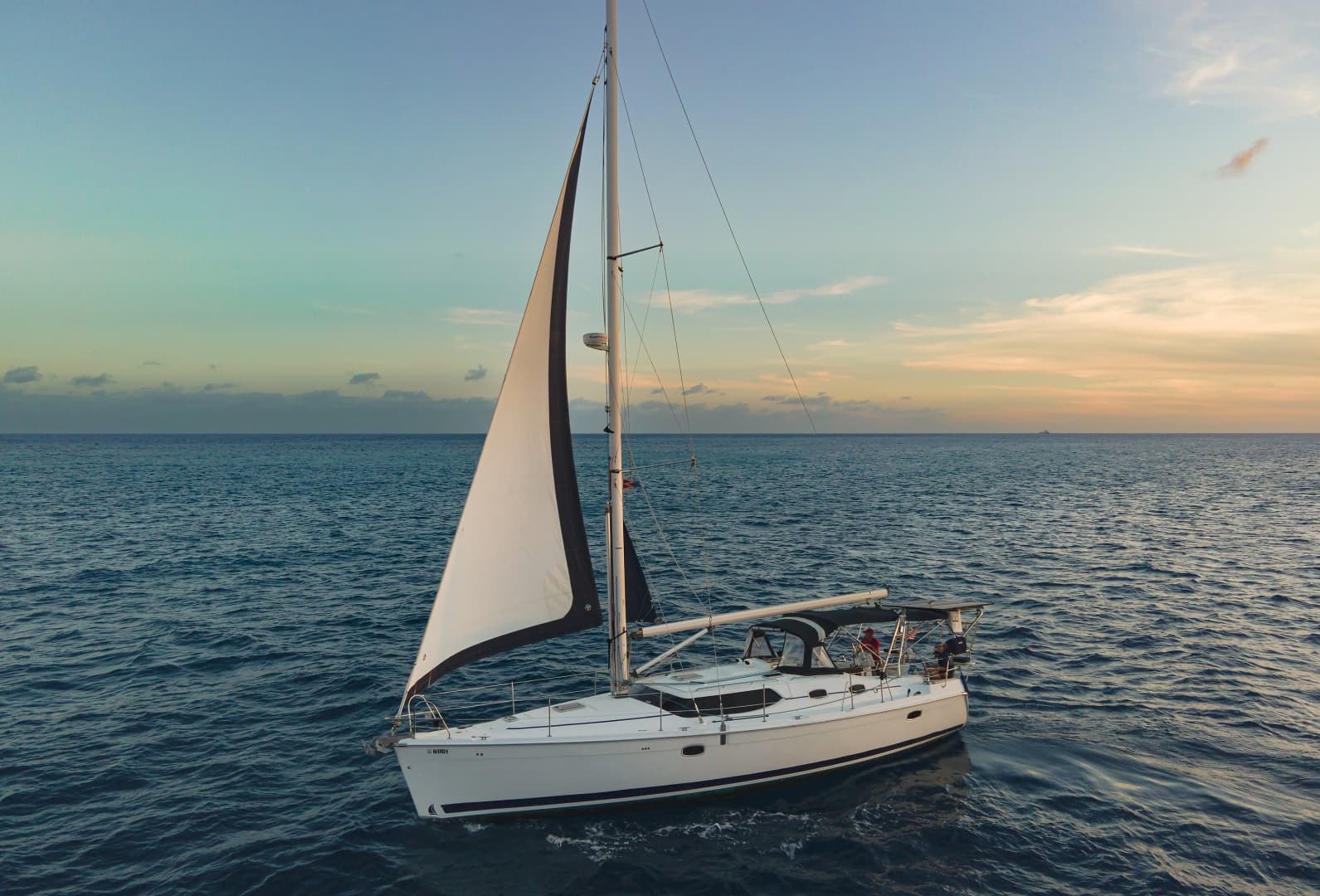 2008 Hunter 45 Deck Salon