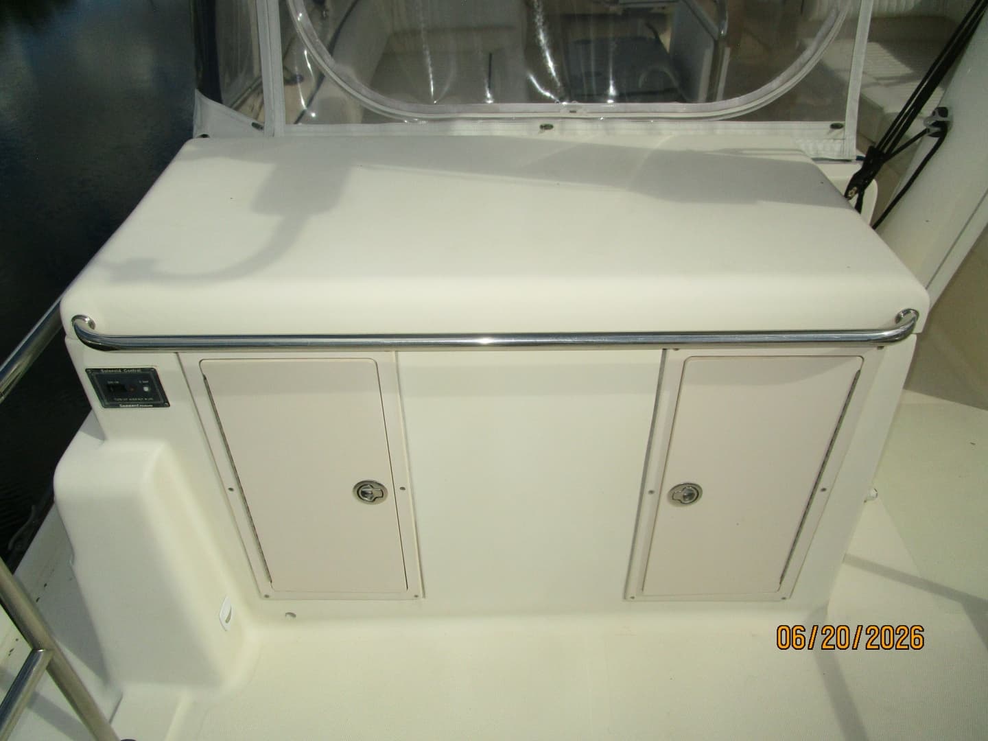 40' Mainship sundeck wetbar1