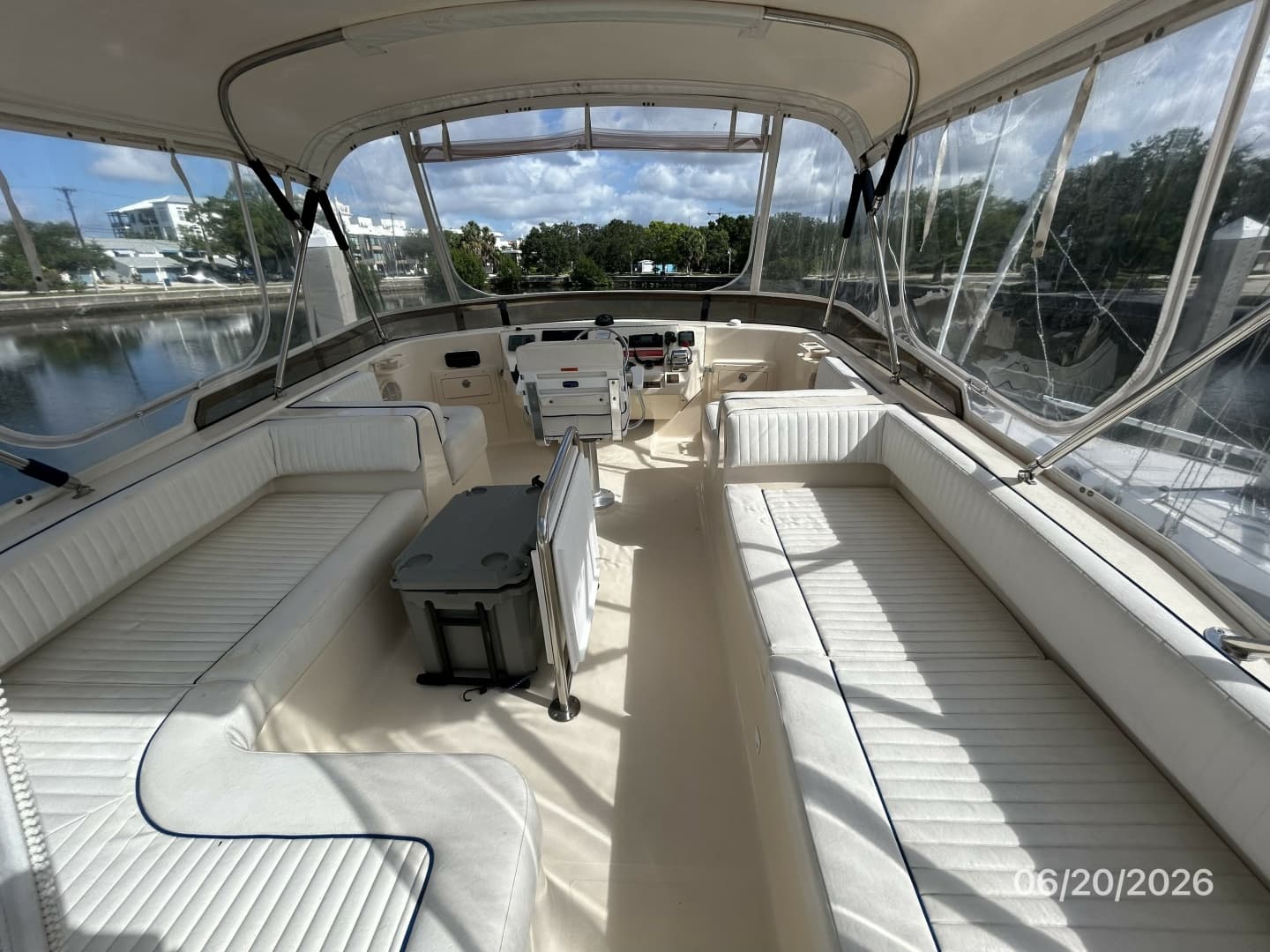 40' Mainship flybridge forward