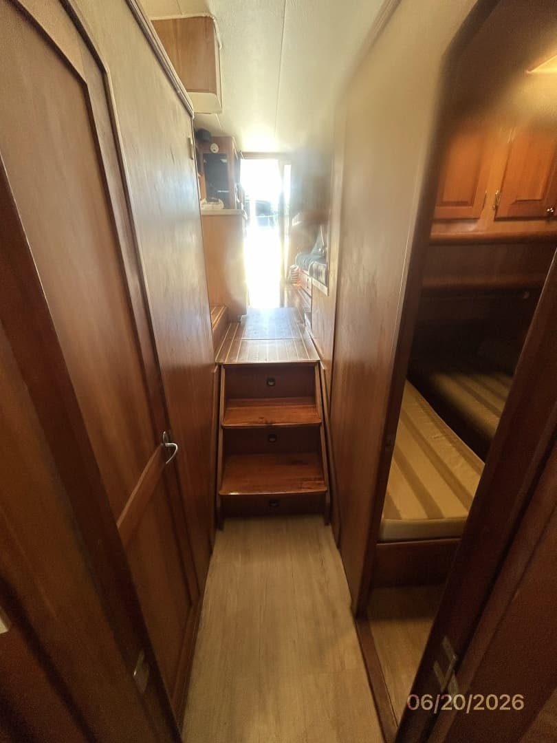 40' Mainship companionway