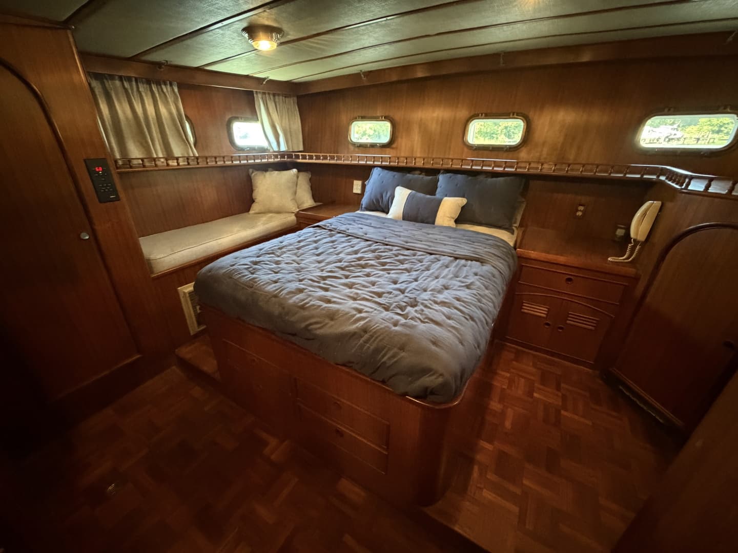 1981 Marine Trader 50