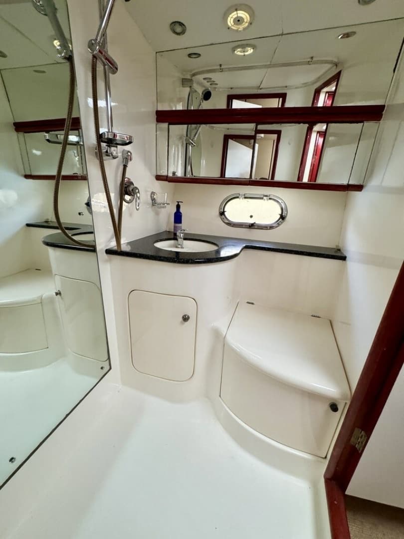 1999 Birchwood Challenger 450 Flybridge