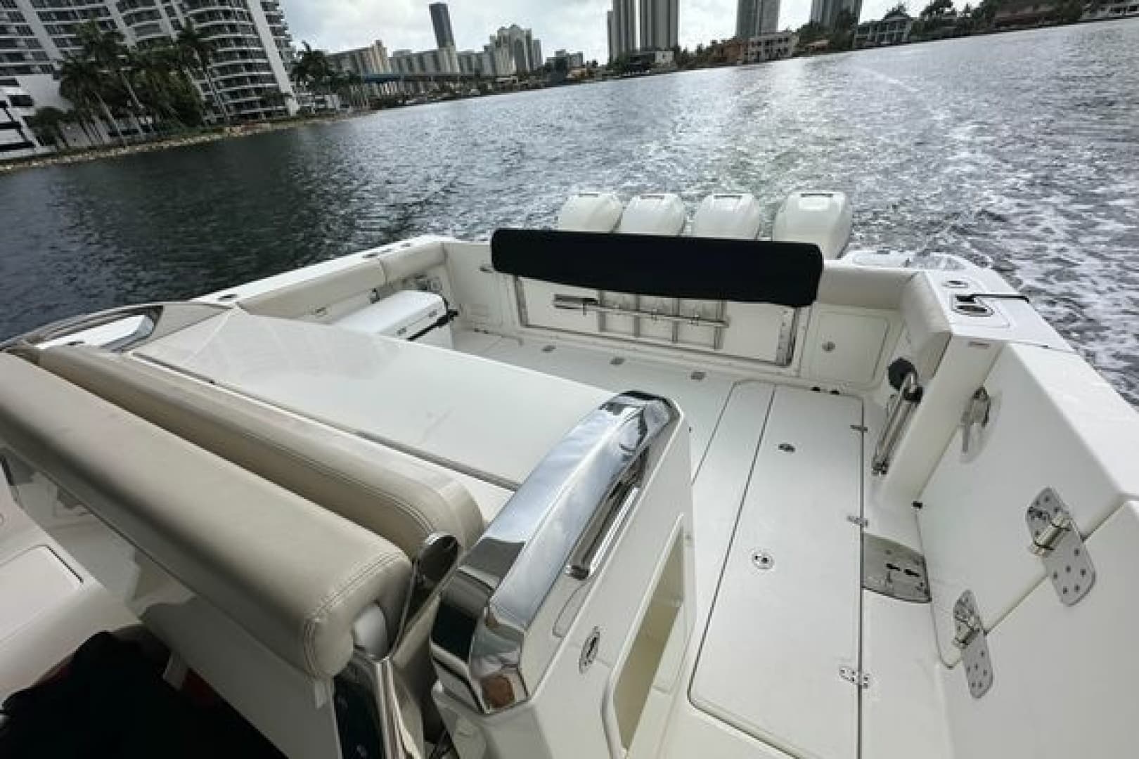 2020 Boston Whaler 420 Outrage