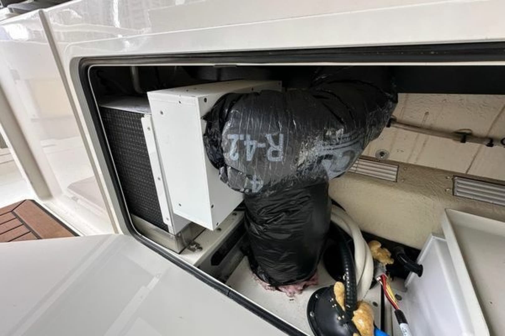 2020 Boston Whaler 420 Outrage
