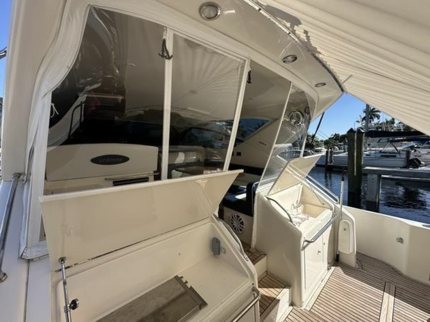 1999 Uniesse 57 Open