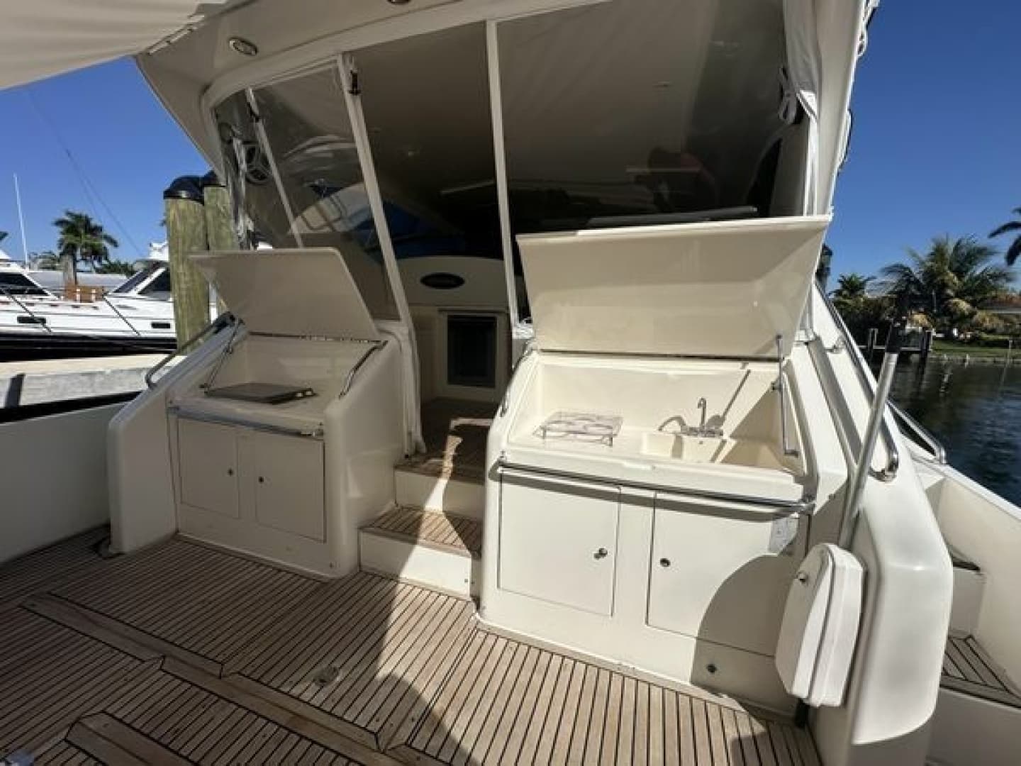 1999 Uniesse 57 Open