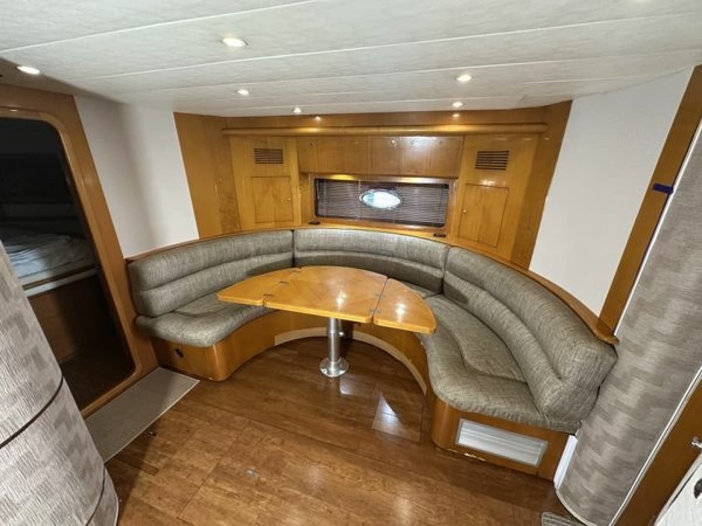 1999 Uniesse 57 Open