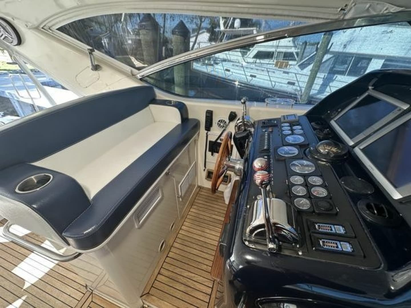 1999 Uniesse 57 Open