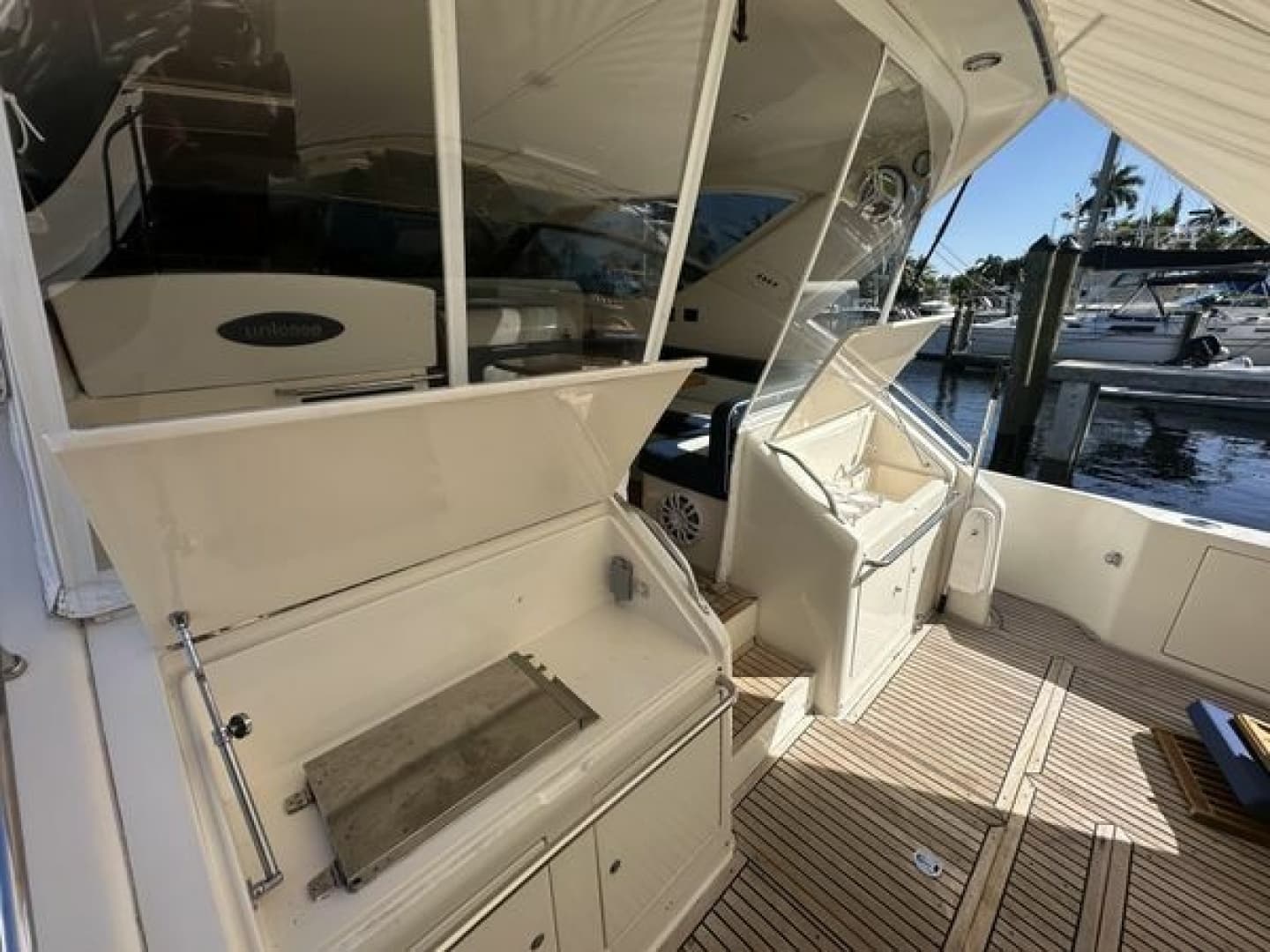 1999 Uniesse 57 Open