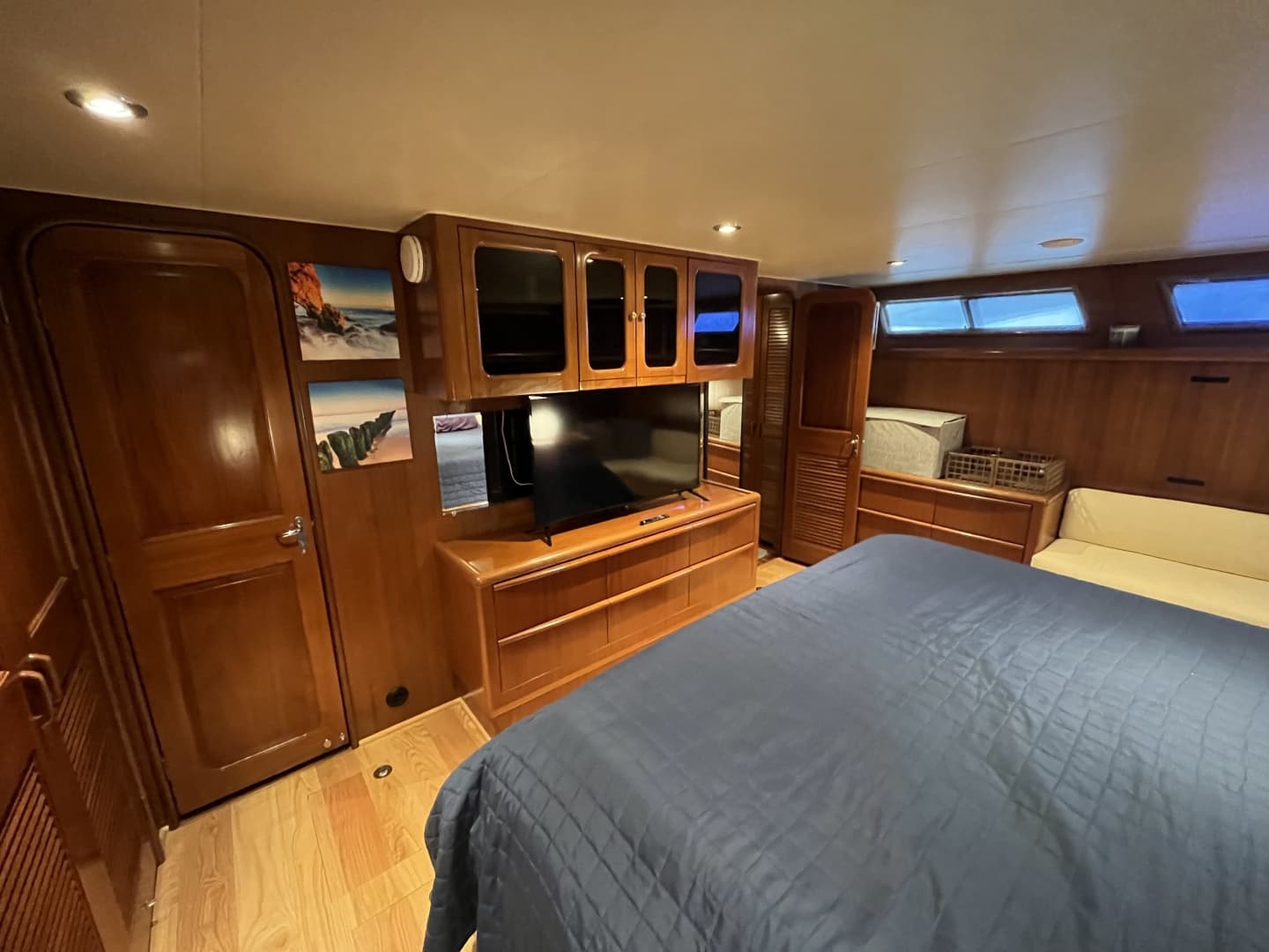 1990 Viking 55 Motor Yacht