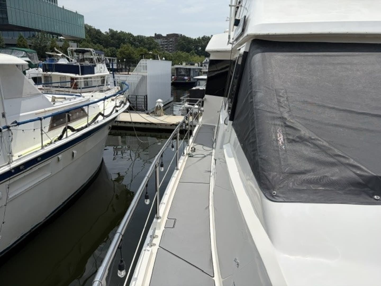 1990 Viking 55 Motor Yacht