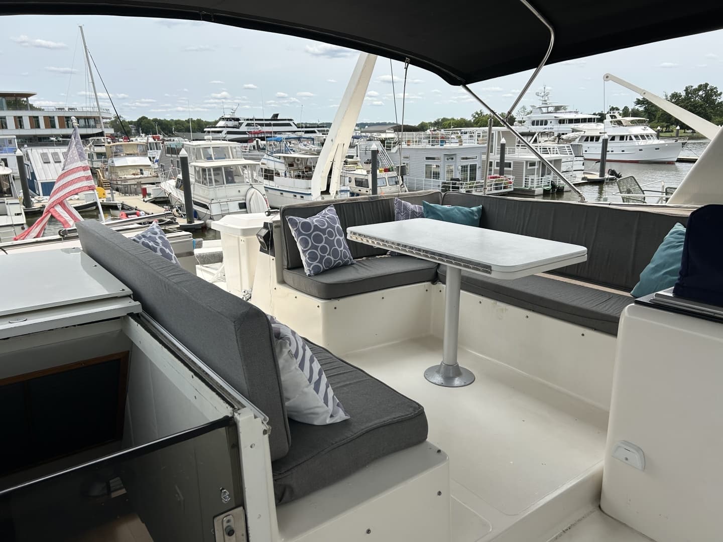 1990 Viking 55 Motor Yacht