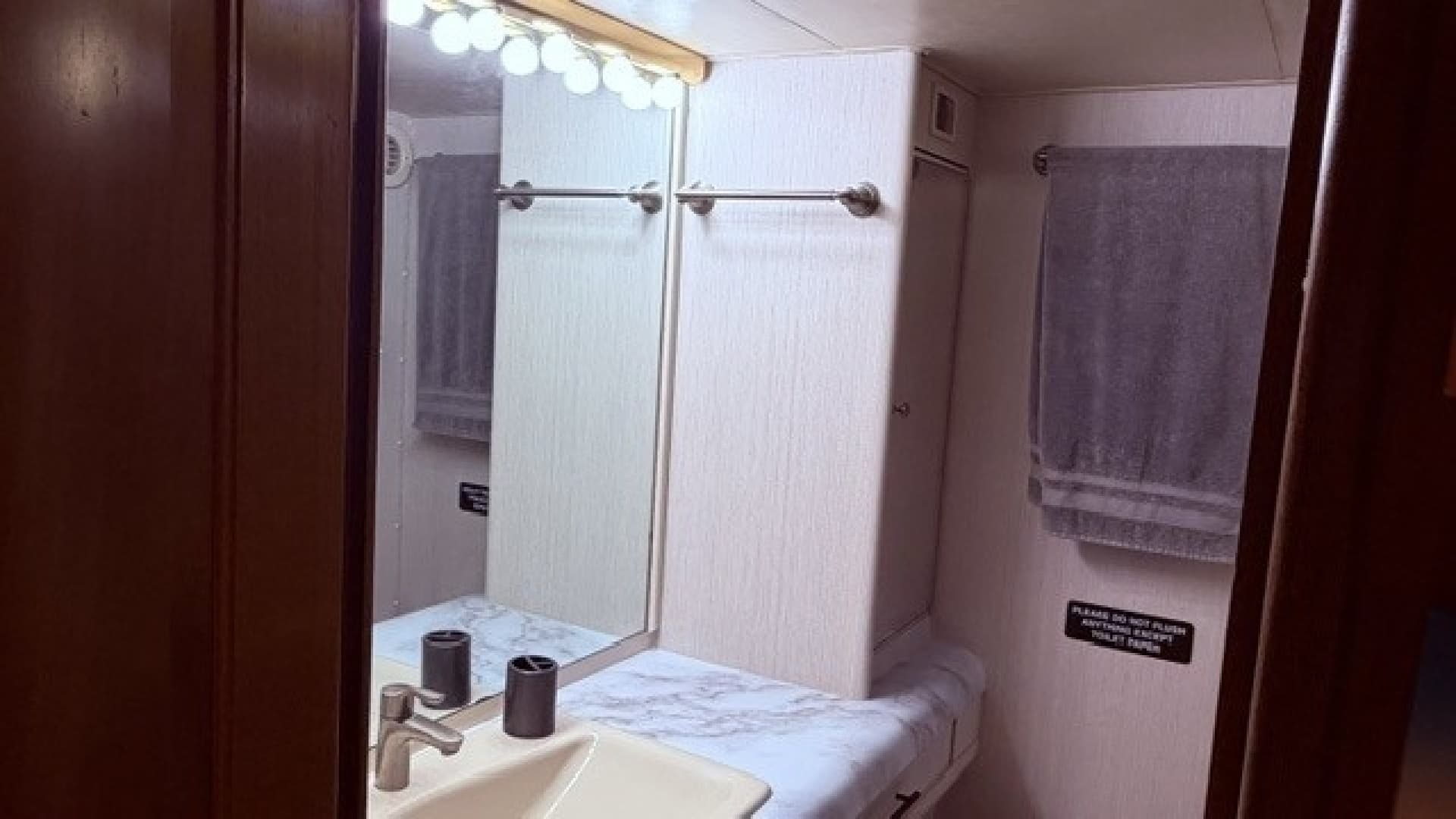 1990 Viking 55 Motor Yacht