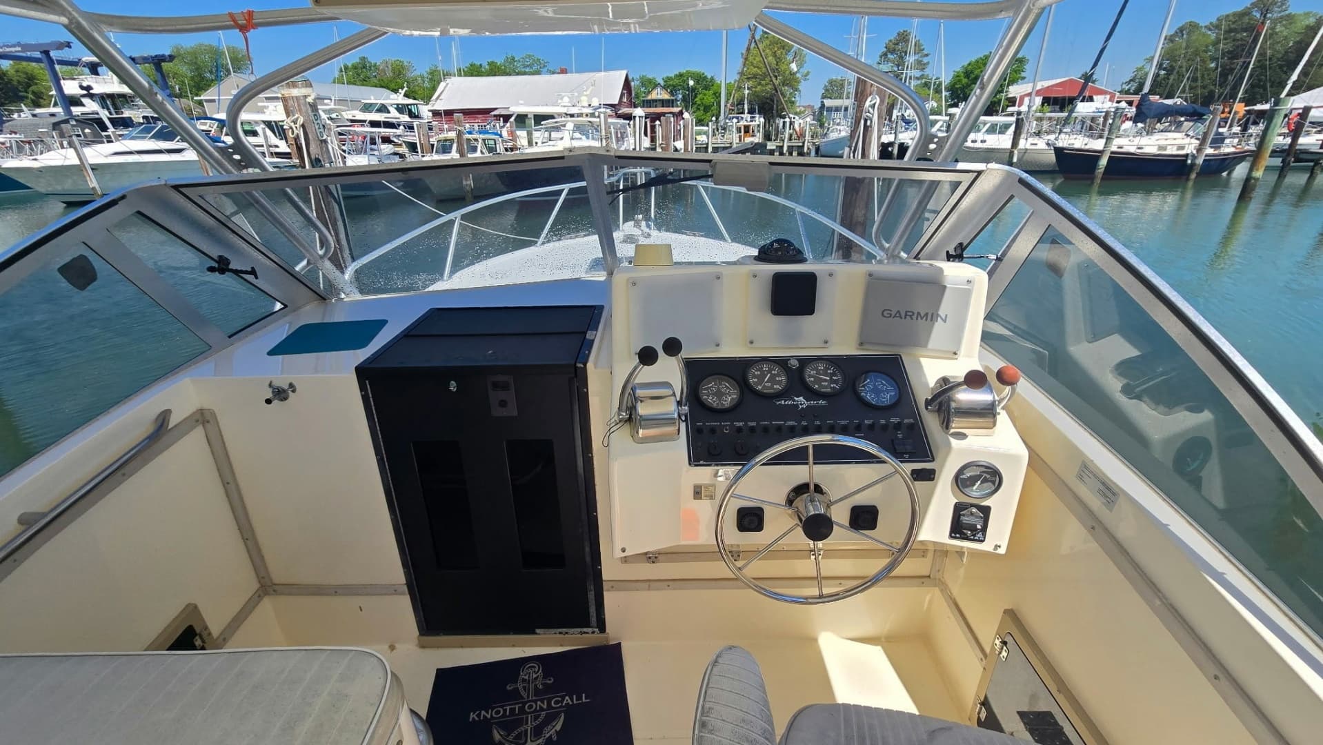2000 Albemarle 280 Express Fisherman