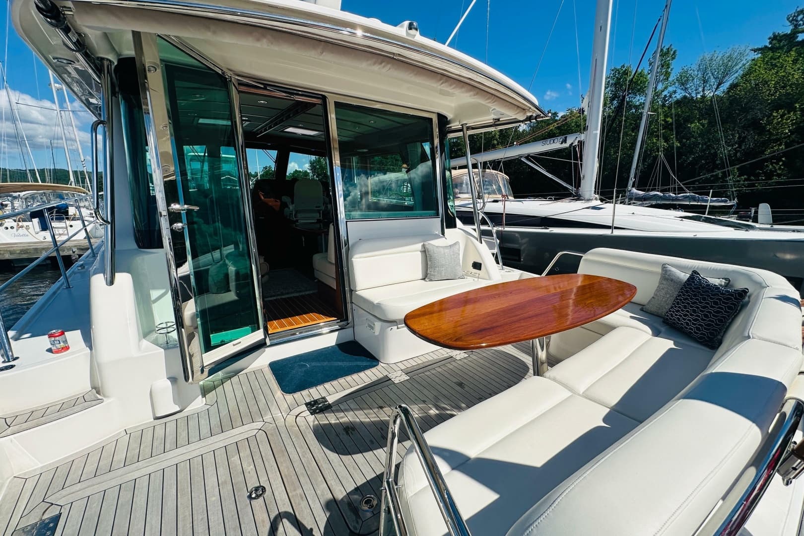 2025 Sabre 48 Salon Express