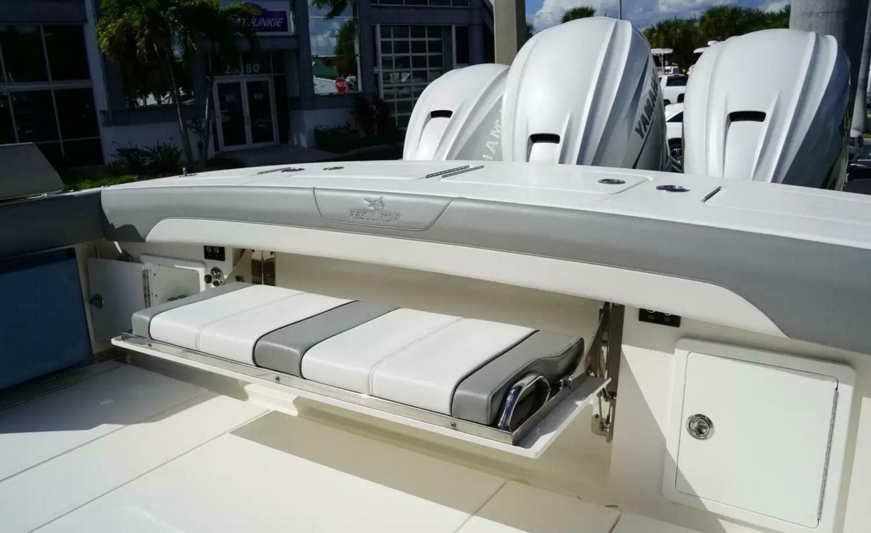 2023 Regulator 37