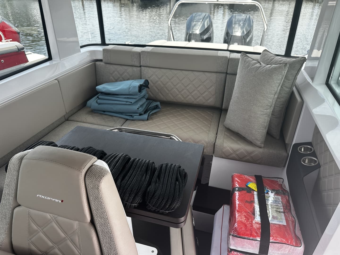 2024 Axopar 37 XC Cross Cabin