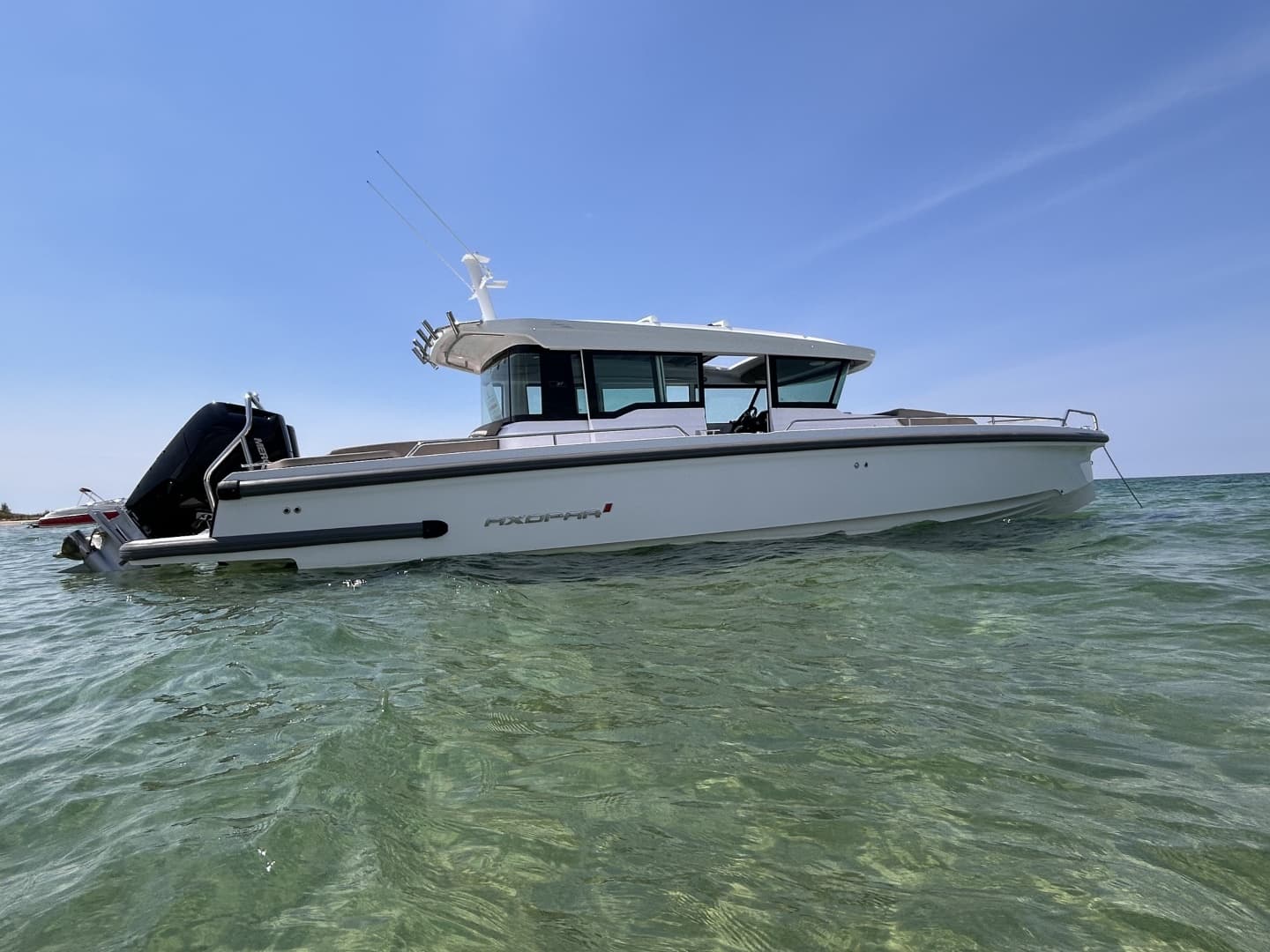 2024 Axopar 37 XC Cross Cabin