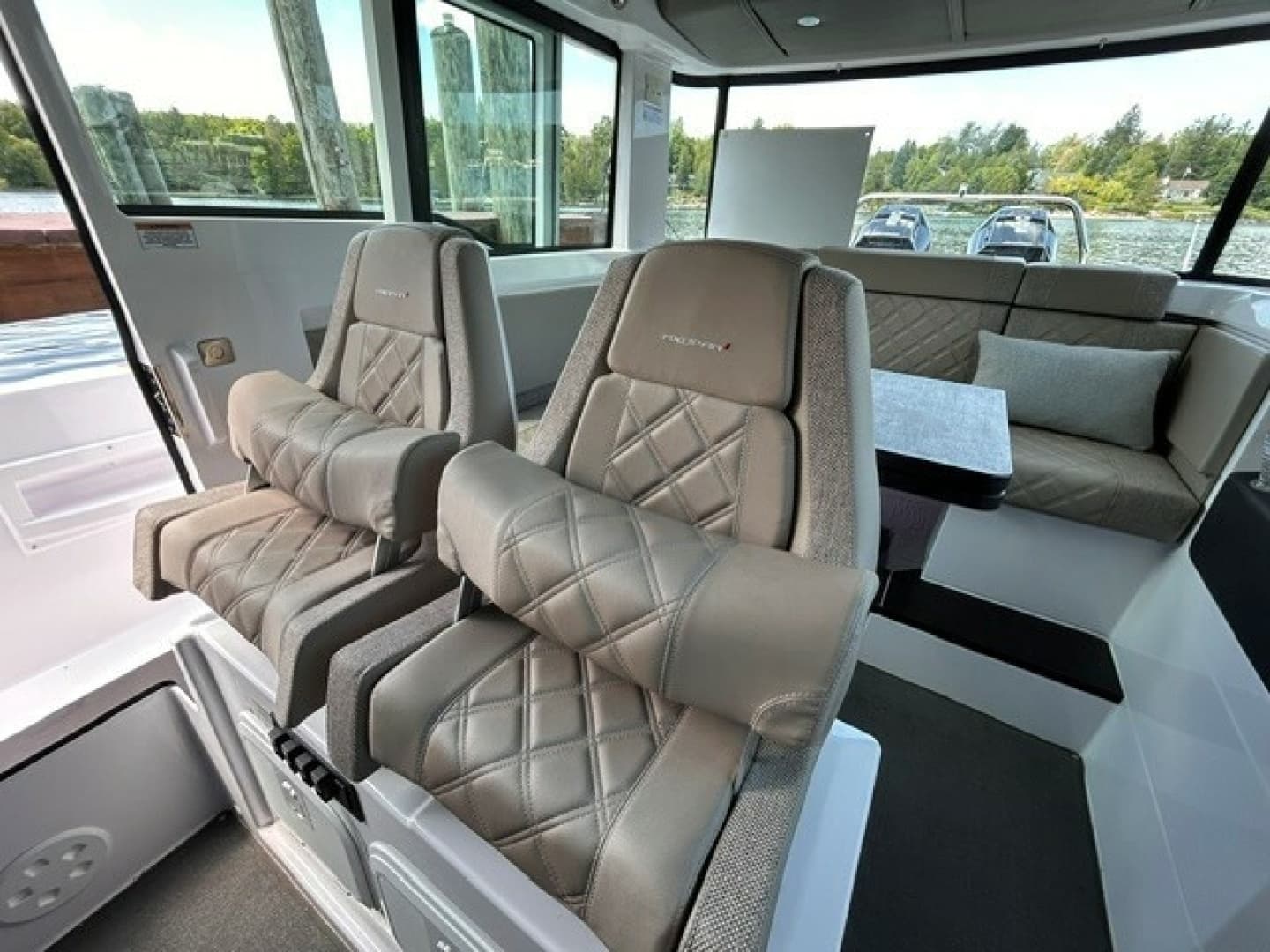2024 Axopar 37 XC Cross Cabin