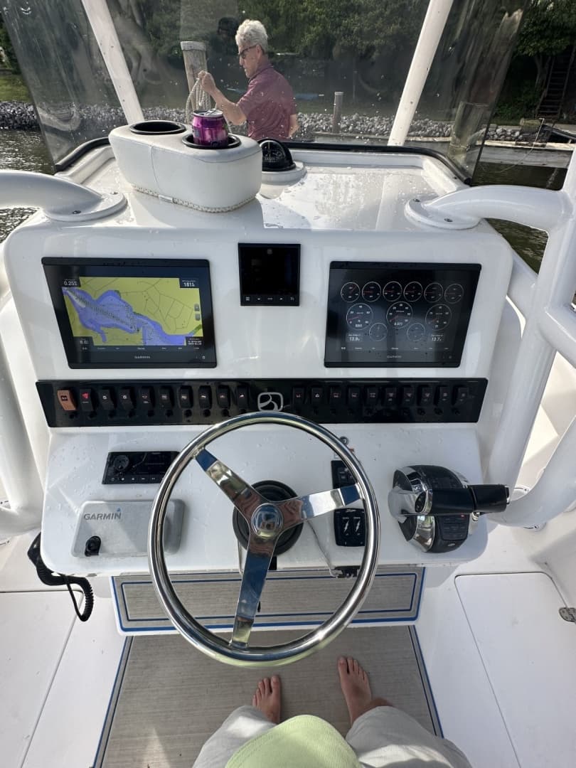 2020 Belzona 27 Center Console