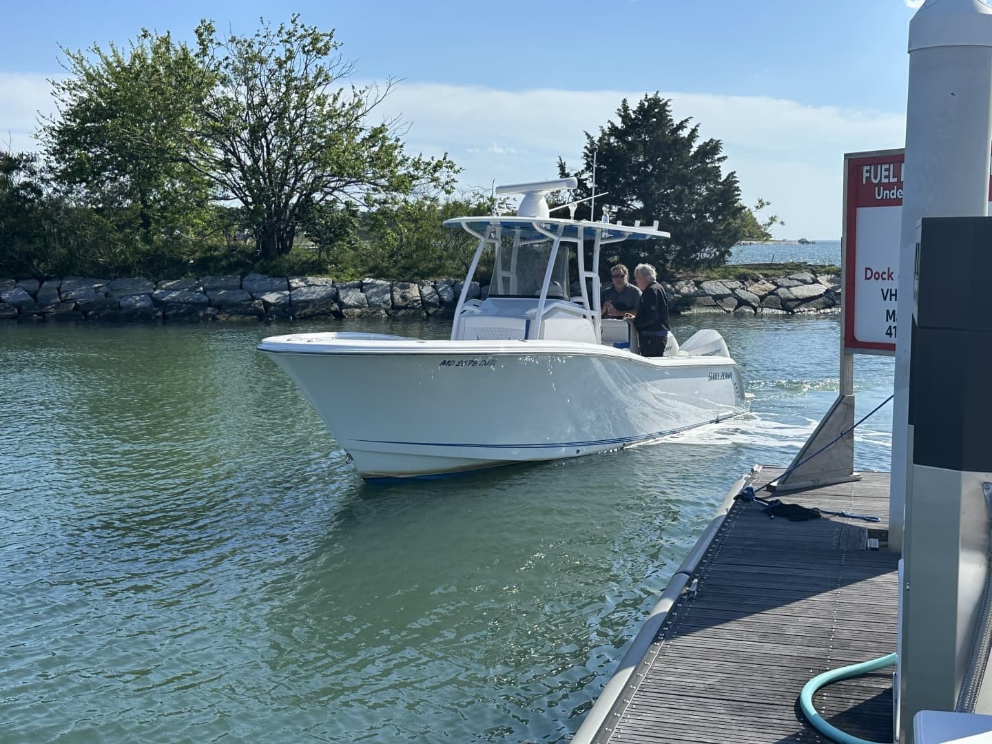 2020 Belzona 27 Center Console