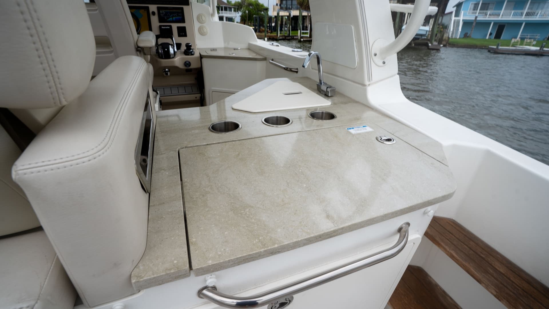 2019 Boston Whaler 350 Realm