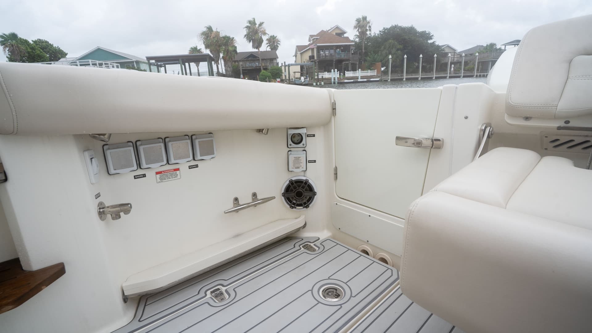 2019 Boston Whaler 350 Realm