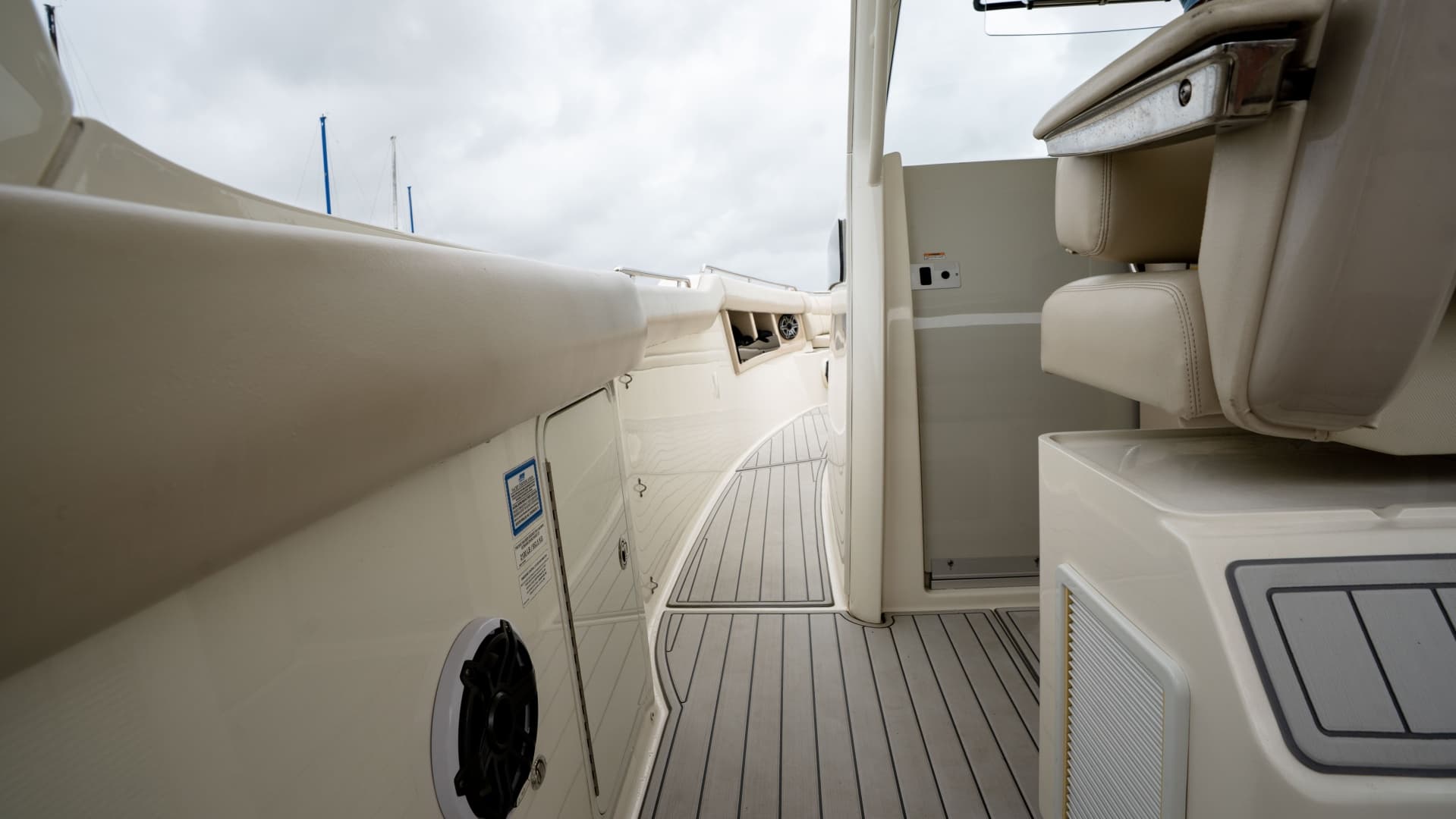 2019 Boston Whaler 350 Realm