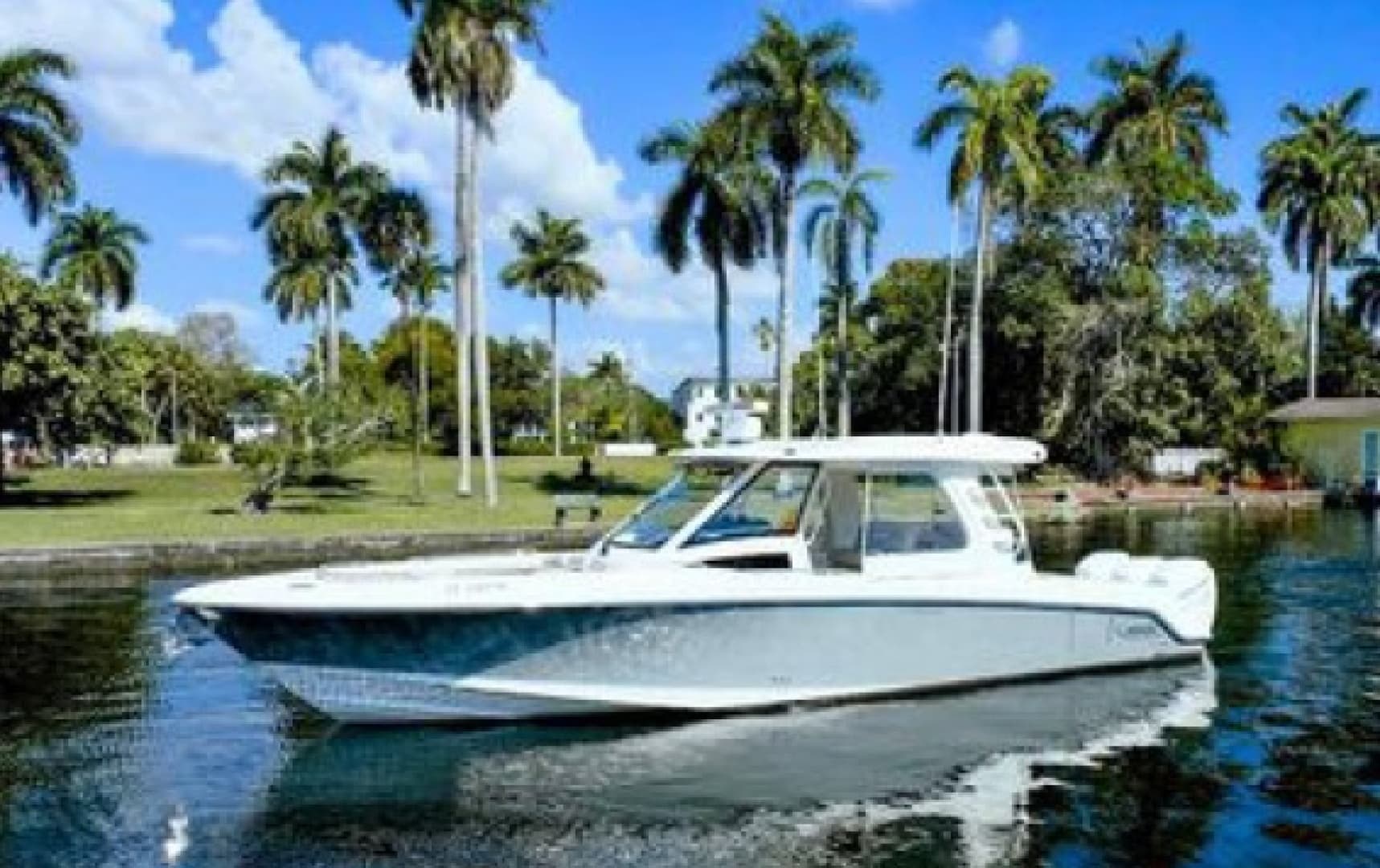 2019 Boston Whaler 350 Realm