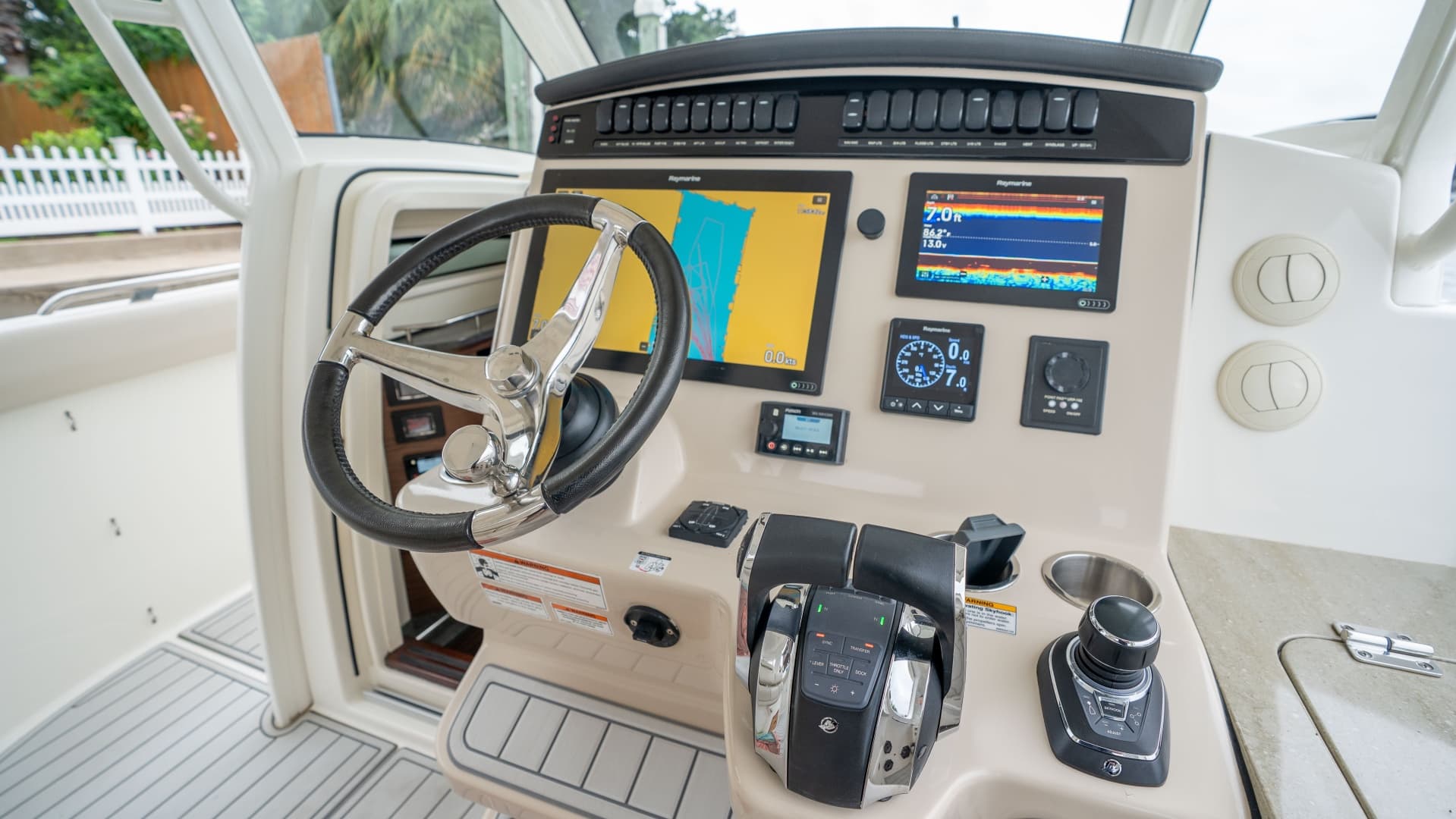 2019 Boston Whaler 350 Realm