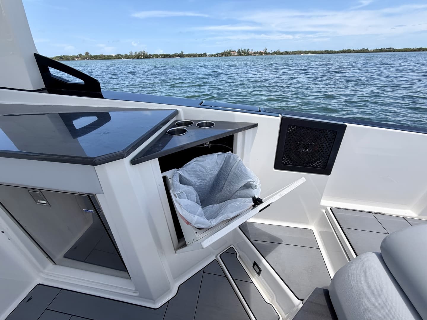 2022 Aviara AV32 OB