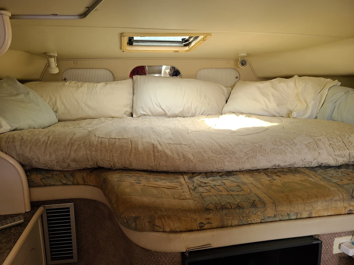 2000 Rinker 330 Fiesa Vee