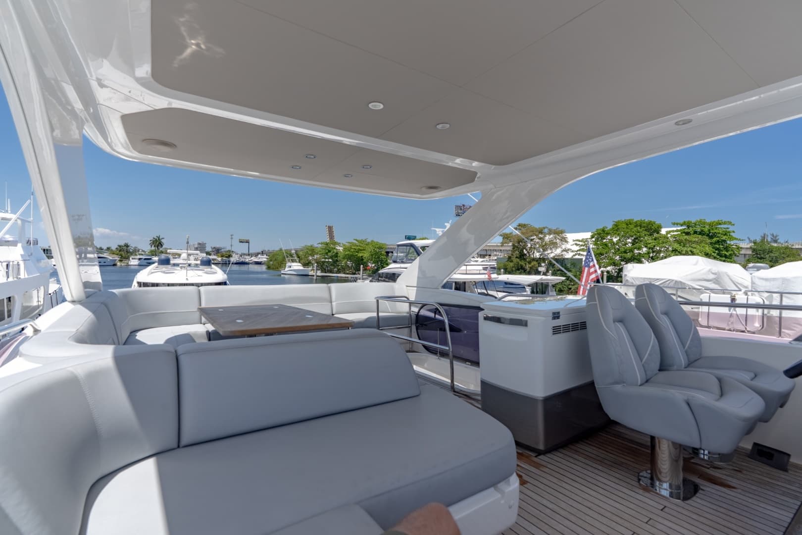 2021 Princess F55